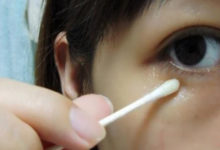 女人過了25歲後容易出現眼袋,而且黑眼圈越來越嚴重?原來只要塗點廚房裡的「這一物」,從此和眼袋說再見!-酷播亮新聞