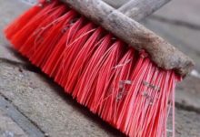 家裡掃把萬萬別這樣擺放，暗喻把財神掃出門，越住越窮難富裕-酷播亮新聞