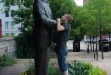 當雕像遇見神經病，笑得肚子疼-酷播亮新聞