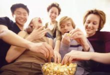 看電影的時候為什麼一定要吃爆米花？-酷播亮新聞