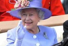 英國女王現身火車站，網友：91歲都光腿，我們為什麼要穿秋褲-酷播亮新聞