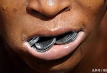 帶你看看印度的窮孩子，冒死在污水中撈錢幣養家-酷播亮新聞