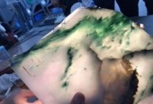 冰種翡翠飄花手鐲製作過程-酷播亮新聞