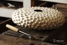 她的木雕看起來像是陶瓷器物-酷播亮新聞