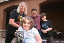 組圖:都改變了性別的一家四口-酷播亮新聞