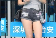 街拍：酷酷的墨鏡，短褲秀出長腿的美女-酷播亮新聞