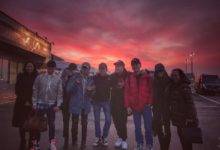 鹿晗的毛衣起球了還在穿，網友：這就開始省彩禮錢了？-酷播亮新聞