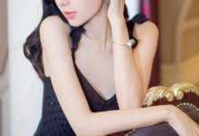 楊穎穿黑裙迷倒黃曉明，胸前平平撐不起，網友：大把男人搶著娶！-酷播亮新聞