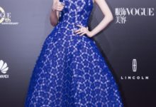 真服了倪妮，穿藍裙比唐嫣穿紅裙還驚艷，網友：井柏然好有福氣！-酷播亮新聞