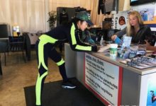 63歲劉曉慶秀完美身材，簽生死狀玩高空跳傘-酷播亮新聞