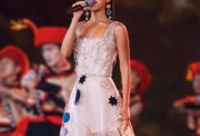 吉克雋逸又黑又潮啥都敢穿，裙子套透明膠，網友：流行穿雨衣了？-酷播亮新聞