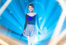 張韶涵穿裙子亮相美呆了，但看了她的下半身，男人都沉默了！-酷播亮新聞