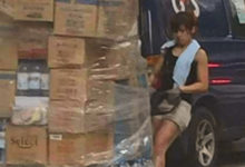 「正妹卸貨」被網友偷拍下，全網暴動了！被讚「連流汗都性感」！-酷播亮新聞