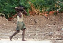 印度農民工拿命換來的錢，就這樣一夜花光-酷播亮新聞