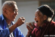 這才是真愛，十一張老人相互依靠照片-酷播亮新聞