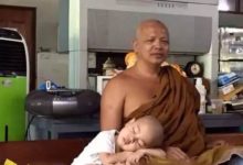 還記得那個打坐時總睡覺的小沙彌嗎？如今已經上學啦-酷播亮新聞