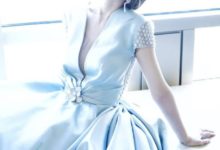 楊穎胸前直接開到肚子，飛機場完全撐不起，網友：黃曉明尷尬了！-酷播亮新聞