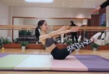 章澤天穿運動內衣健身，大秀美背，網友：越來越敢穿了！-酷播亮新聞