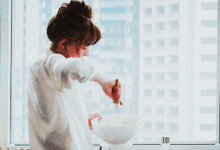 舊襯衫這樣改成迷笛裙，穿上身不輸潮流大牌-酷播亮新聞