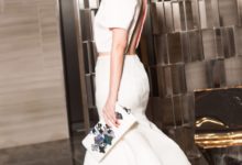 李冰冰大秀「蝴蝶臀」，絲毫不輸迪麗熱巴，後背更是省布料！-酷播亮新聞