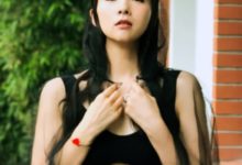 陶虹一把年紀穿這麼少，中間的洞好大好吸睛，網友：徐崢怎麼看？-酷播亮新聞