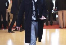 喬振宇行李箱破的人心疼，古天樂還在用翻蓋手機，謝娜尿不濕都蹭-酷播亮新聞