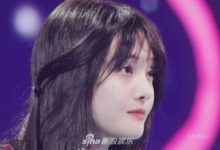 鄭爽長發飄飄仙氣靈動 眼神含笑吐舌賣萌氣質夢幻-酷播亮新聞