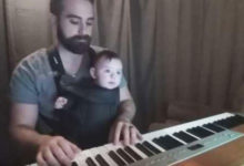 帥爸爸哄寶寶睡覺，網友歪樓「我也想給把拔抱抱」-酷播亮新聞