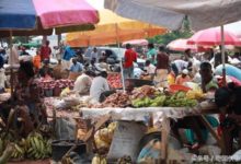 非洲菜市場的真實狀態，吃的穿的用的亂擺一起-酷播亮新聞