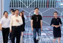 李保芳拜會劉強東 雙方合作不限於一瓶酒 假茅颱風波後雙方談了啥？-酷播亮新聞