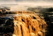 都是世界汙染最嚴重母親河，黃河變清，它垃圾浮屍影響了4億人！-酷播亮新聞