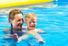 寶寶學游泳的最佳時間-酷播亮新聞