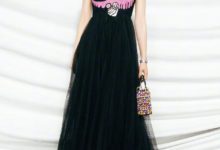 她沉迷瑜伽花式秀身材，換個髮型竟認不出，宛若精靈美上天！-酷播亮新聞