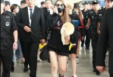 孟美岐穿黑色衛衣抵達韓國機場 皮膚白嫩見鏡頭揮手打招呼-酷播亮新聞