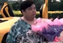 富二代車學校門口表白被拒，網友：不是所有的女生都愛錢-酷播亮新聞