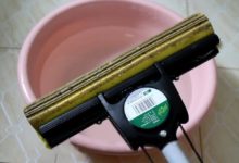 拖把用久了又臟又臭？保潔阿姨教我一招，用它泡一泡，立馬清新乾淨-酷播亮新聞