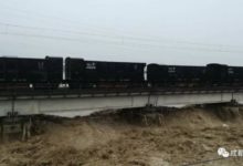 8000噸火車開上涪江大橋抗洪，第一次這麼做！成都路局是這樣考慮的…-酷播亮新聞