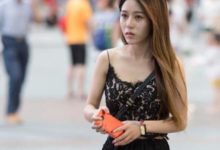 街拍：蕾絲花邊弔帶，搭配薄紗半身裙，性感但又不失甜美優雅-酷播亮新聞