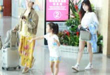 李小璐媽媽張偉欣現身機場，她穿得比甜馨還鮮艷！-酷播亮新聞