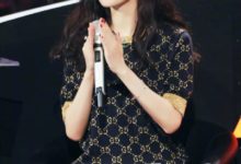 楊冪拿小孩玩的彩帶做裙子，配件短袖卻太顯老，這時尚也是絕了！-酷播亮新聞