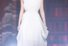 袁泉穿件白裙征服眾人，確認過眼神，你就是活成氣質女神的女人！-酷播亮新聞