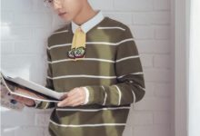 肖戰現身機場，手上滿滿戰利品，一轉身卻被他身上的圖案逗笑了！-酷播亮新聞