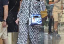 周海媚超接地氣，素顏穿睡衣裝出門，51歲的她皮膚緊緻像20歲少女-酷播亮新聞