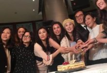 郭芙趴小龍女肩膀罕見同框，「姑姑」李若彤喝的有點多-酷播亮新聞