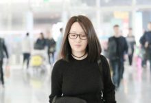 過氣歌后，現身機場，一臉滄桑令人唏噓！-酷播亮新聞