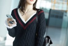 秦嵐一身黑色太顯瘦，衣服也越穿越短了，這模樣簡直是逆生長！-酷播亮新聞