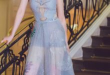 劉亦菲這個仙女只能穿仙氣裙，真不適合穿這種緊身牛仔褲！-酷播亮新聞