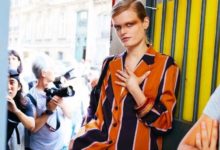 皮膚偏黃的女人穿「紅陶色」，掌握這3個要領，才不會「顯黑」！-酷播亮新聞