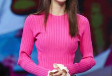 虎牙姑娘張雪迎穿緊身長袖，只靠「色」就很美，論穿搭就服她！-酷播亮新聞