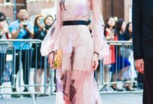 迪麗熱巴少女穿搭吸睛，確認過眼神，你就是繼承楊冪髮際線的人！-酷播亮新聞